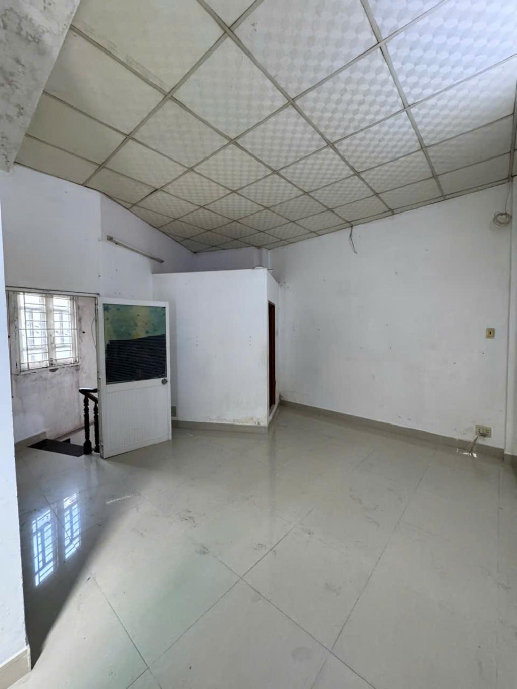 Bán nhà 1 xẹt ngắn đường Lò Gốm Q6, DT 31 m2, Giá 2 tỷ 8, Nhanh tay sở hữu nhà giá tốt tại Q6